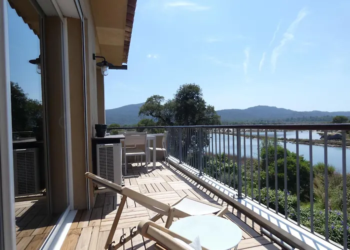 F2 Vecchio Vue Sur Les Salines *